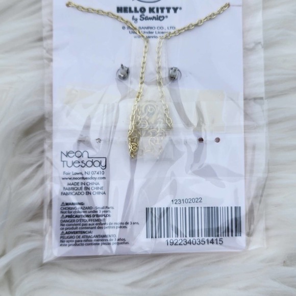 Sanrio Hello Kitty name chain necklace and matching bow earrings - Picture 2 of 2